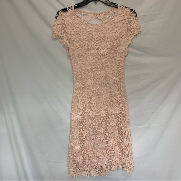 Lulu’s lace overlay  peach dress size small open back - Picture 1 of 11